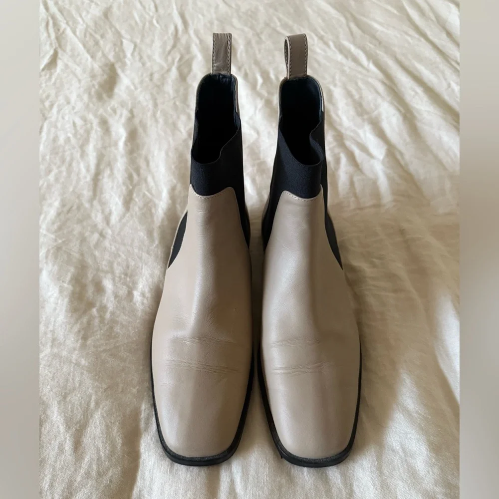 Everlane Italian Leather Chelsea Boots - Picture 3 of 7
